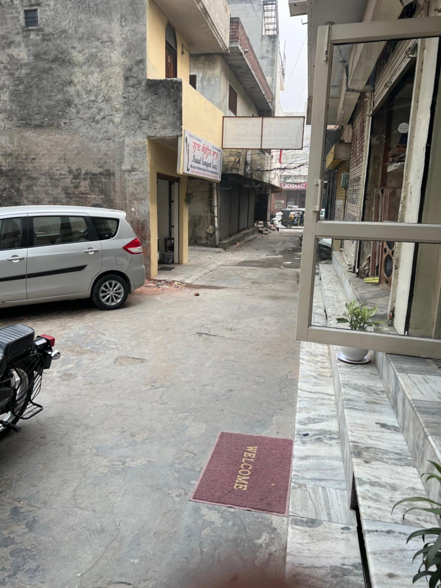 Raja Guest House -- Jalandhar Railway Station -- For Family, Couples, Travellers Exterior foto