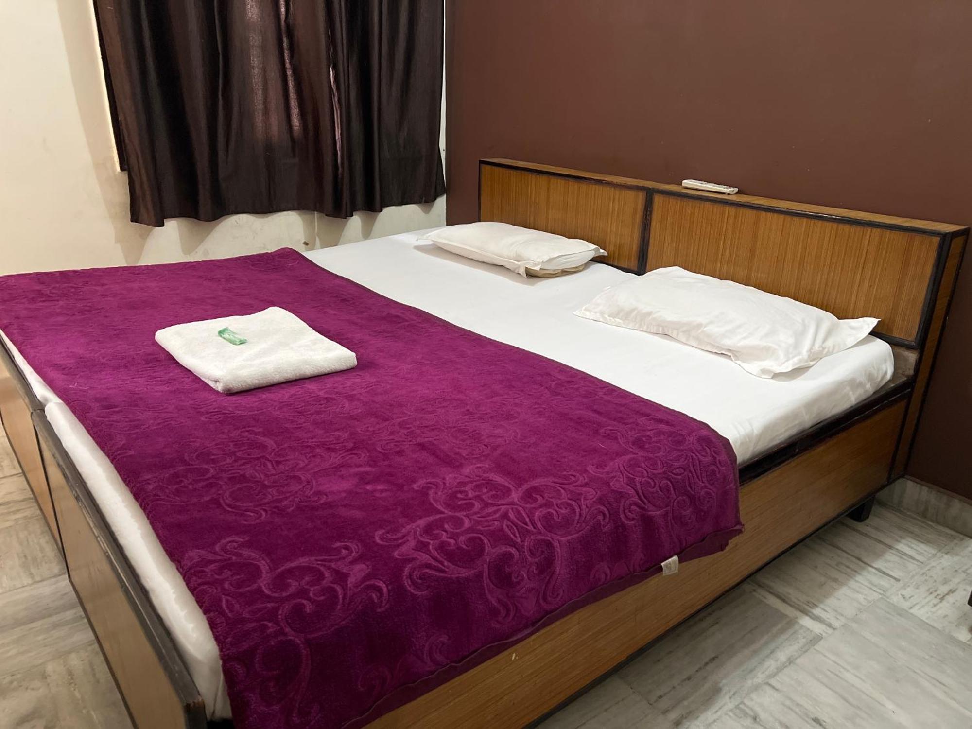 Raja Guest House -- Jalandhar Railway Station -- For Family, Couples, Travellers Exterior foto