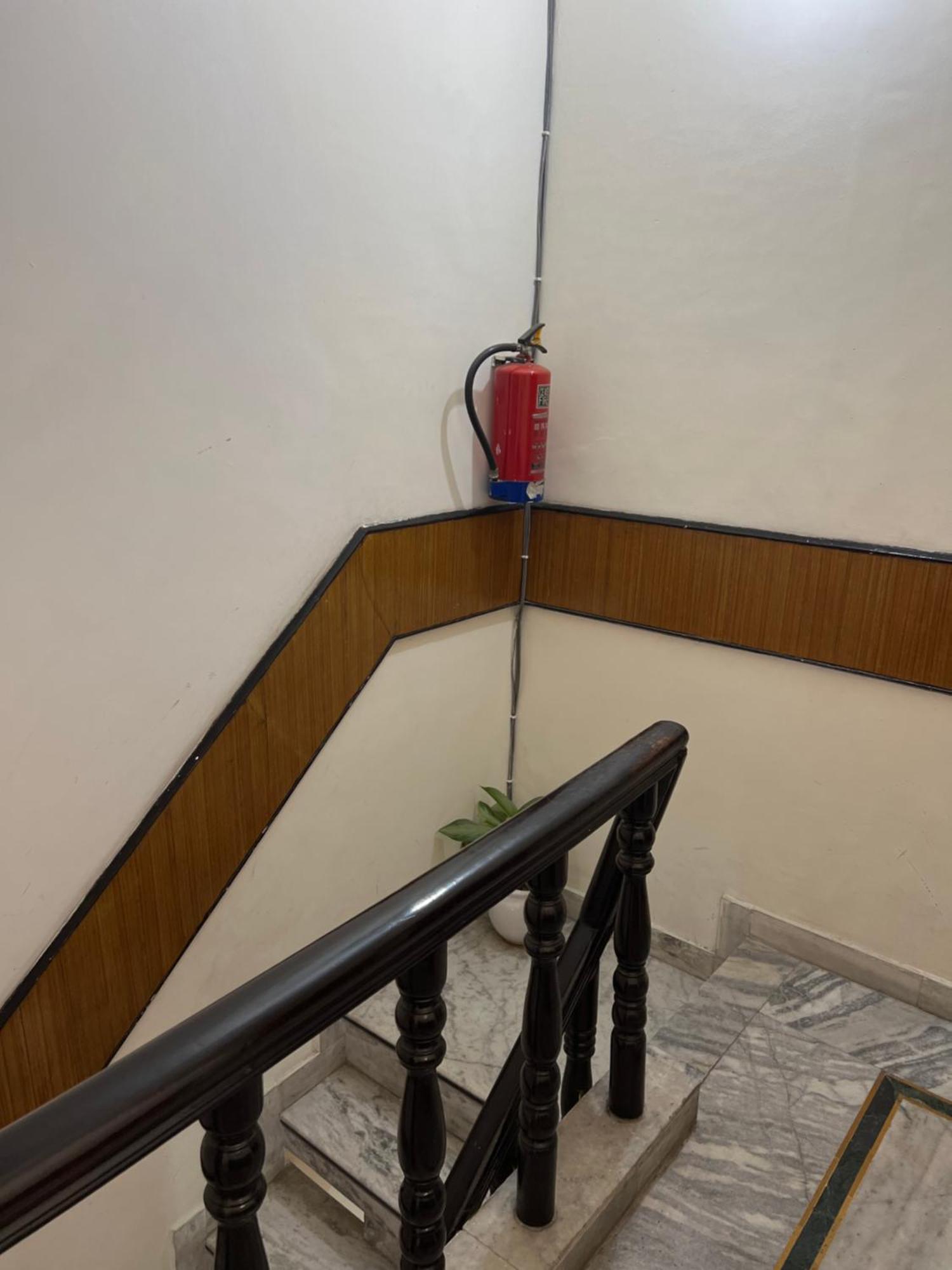 Raja Guest House -- Jalandhar Railway Station -- For Family, Couples, Travellers Exterior foto